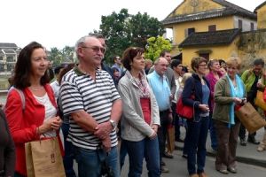 ភ្ញៀរទេសចរអាល្លឺម៉ងចម្រើនទីក្រុងបុរាណ Hoi An